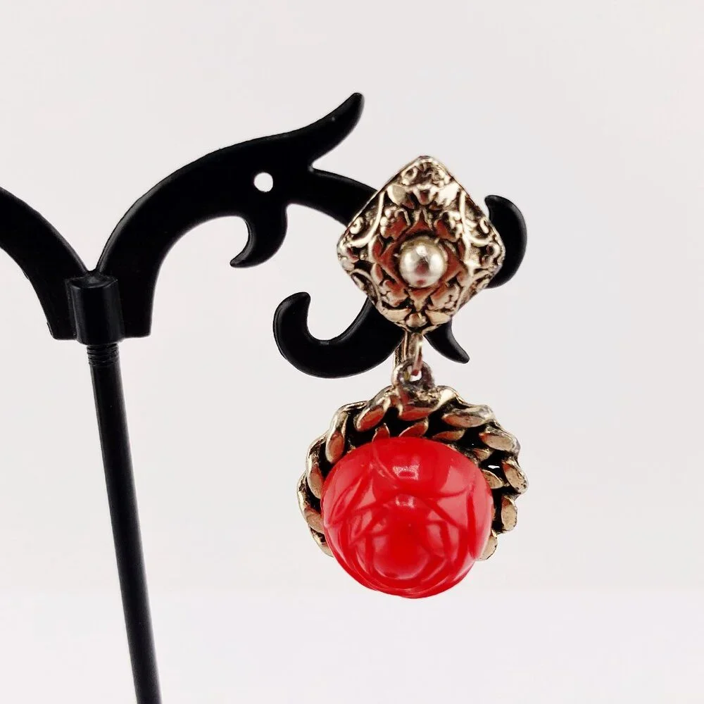 VINTAGE Red plastic rose and silver tone metal choker necklace & earring set - Picture 13 of 15